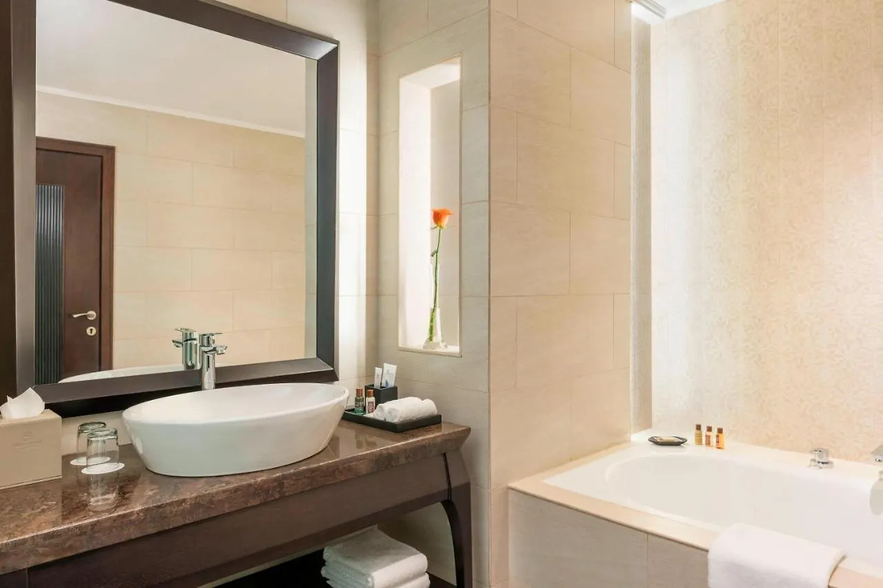 Sheraton Sharjah Beach Resort And Spa 5*,
