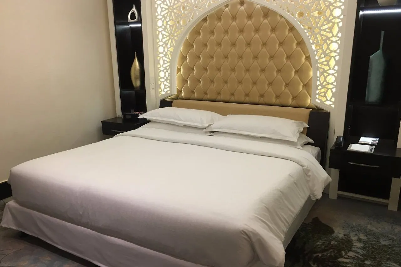 Sheraton Sharjah Beach Resort And Spa 5*,